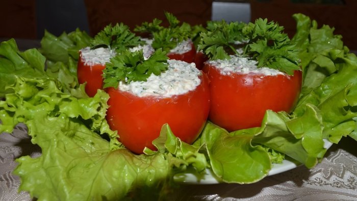 Помидоры фаршированные сыром и чесноком