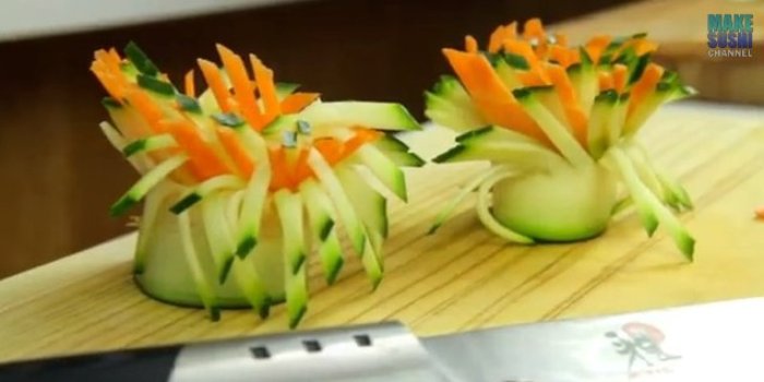 Украшение из огурца