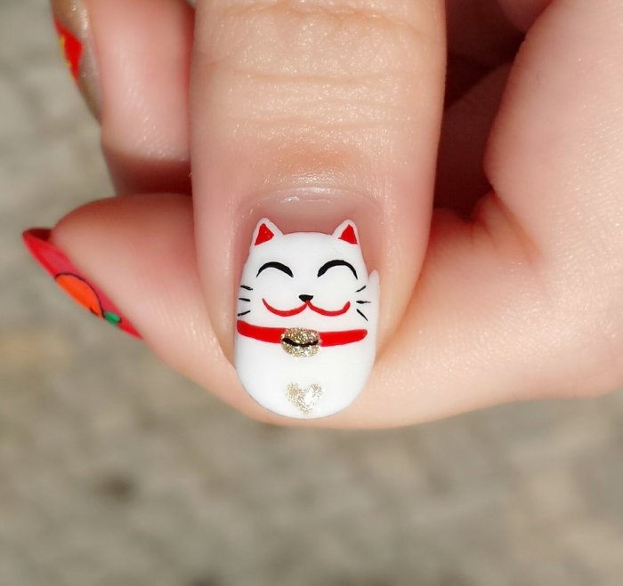 Кошечка на ногтях