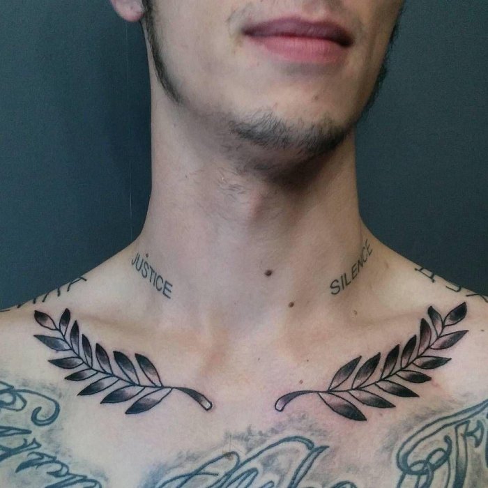 Тату для мужчин на ключице